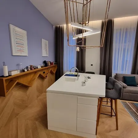 Apartment Unique And Luxury With Balcony *